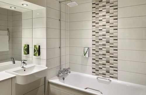 Brighouse Hotel | Premier Inn Huddersfield North