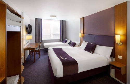 Colwyn Bay Hotel | Premier Inn Llandudno - Glan-Conwy