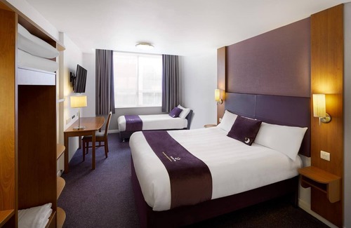 Colwyn Bay Hotel | Premier Inn Llandudno - Glan-Conwy