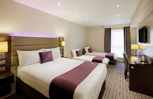 Peterborough Hotel | Premier Inn Peterborough - Ferry Meadows