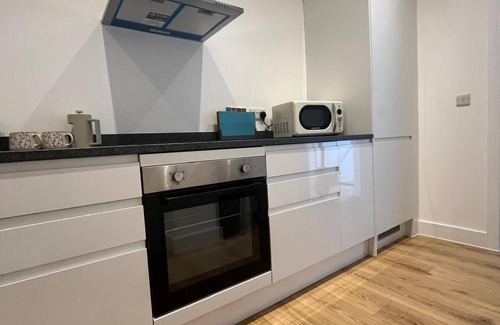 Cliftonville Apartment | Premium apartment close to the beach, Turner contemporary and dreamland Pets ok.