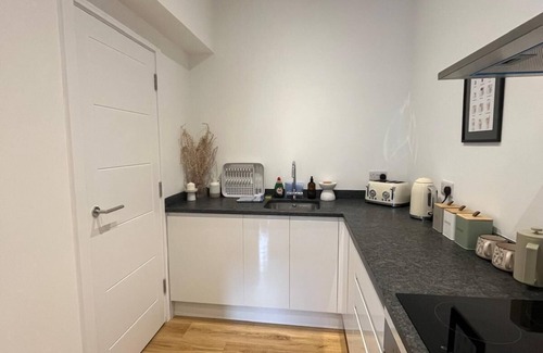 Cliftonville Apartment | Premium apartment close to the beach, Turner contemporary and dreamland Pets ok.