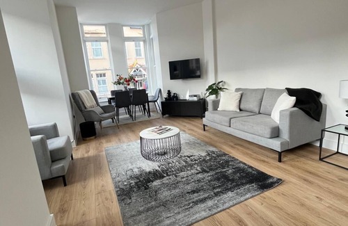 Cliftonville Apartment | Premium apartment close to the beach, Turner contemporary and dreamland Pets ok.