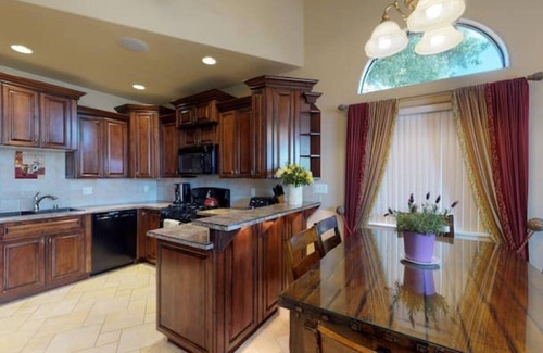 Castro Valley House | Premium Luxury 2 BR Villa - Kitchen, Free WiFi