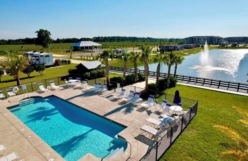 Foley RV Rental | Premium RV Site ⛱️ Resort Amenities 👙Heated Pool🎢 Near OWA & Beaches 🐚🏝️🌊!
