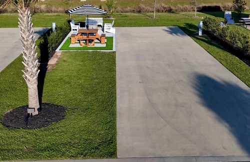 Foley RV Rental | Premium RV Site ⛱️ Resort Amenities 👙Heated Pool🎢 Near OWA & Beaches 🐚🏝️🌊!