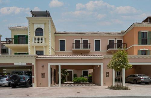 Dubai House | Prestige Jumeirah 4BR Villa with Rooftop and Private Garden