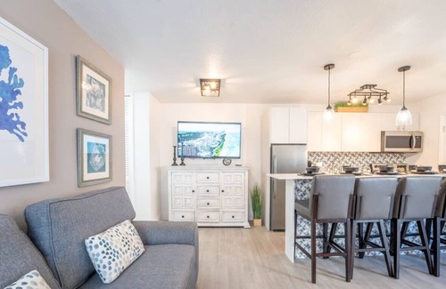 North Beach Apartment | Pretty APT 1BDR 6min walk Miami Beach Pool Kitchen