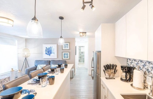 North Beach Apartment | Pretty APT 1BDR 6min walk Miami Beach Pool Kitchen