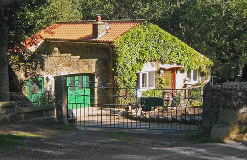 Goathland Cottage | Pretty two storey holiday cottage right beside the village stream.