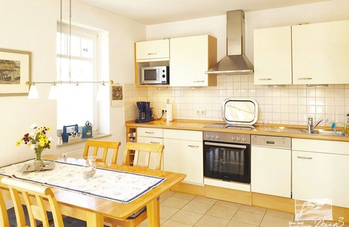 Wieck auf dem Darss House | Pretty vacation home with cane roof, private garden, max. 4 persons, in Wieck, WLAN