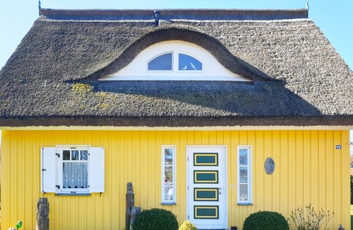 Wieck auf dem Darss House | Pretty vacation home with cane roof, private garden, max. 4 persons, in Wieck, WLAN