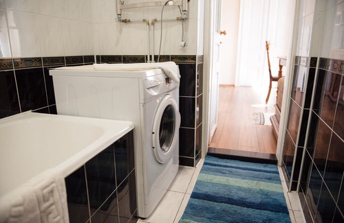 Lviv City Center Apartment | Pretty, Warm Apartment with Ex in Halytskyi District