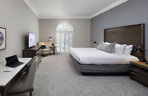 Winters Hotel | Prime Location on the National Park! Loungers, Onsite Art Gallery, Gym, Spa