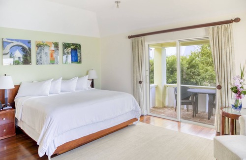 Paget Hotel | Prime Location! Outdoor Pool, FREE Parking, Close to Audubon Bird Sanctuary!