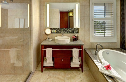 Paget Hotel | Prime Location! Outdoor Pool, FREE Parking, Close to Audubon Bird Sanctuary!