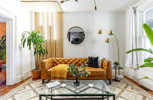 Italian Village House | Prime Location Top Rated Clean Parking Free!