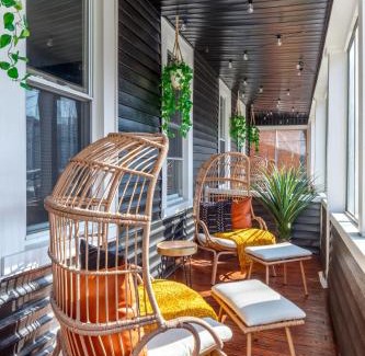 Italian Village House | Prime Location Top Rated Clean Parking Free!