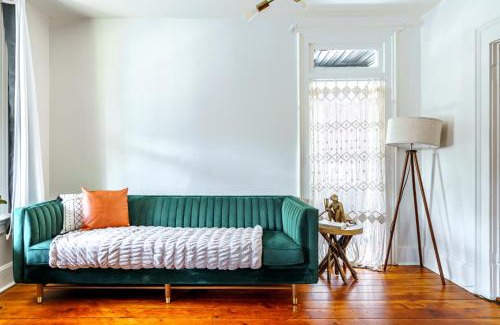 Italian Village House | Prime Location Top Rated Clean Parking Free!