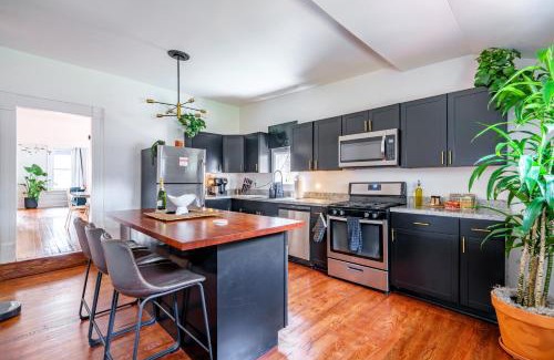 Italian Village House | Prime Location Top Rated Clean Parking Free!