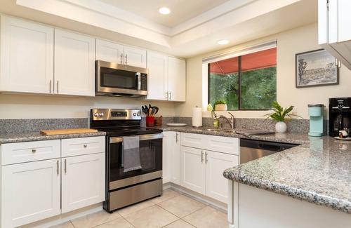 Canyon Corridor Condo | Prime South Palm Springs, Luxury 2 bed, 2 bath condo, VIEWS!