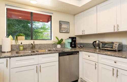 Canyon Corridor Condo | Prime South Palm Springs, Luxury 2 bed, 2 bath condo, VIEWS!