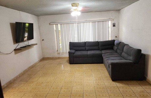 Monterrey Municipality House | Primer piso completo en casa acogedora.