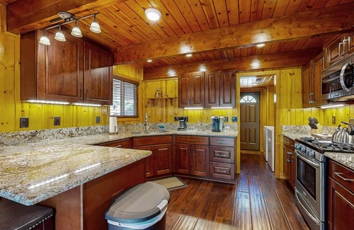 Upper Moonridge Cabin | Primrose Cabin #709