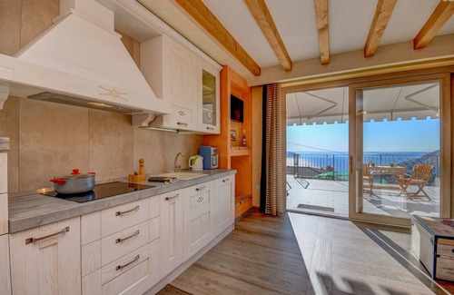 Gardola Apartment | Principe, with huge balcony and lake view