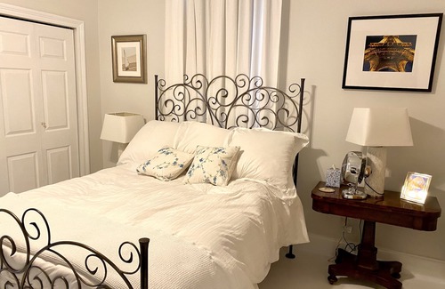 West Riverside House | Pristine 1880s Uptown Victorian Shotgun Cottage with Weekly Housekeeper