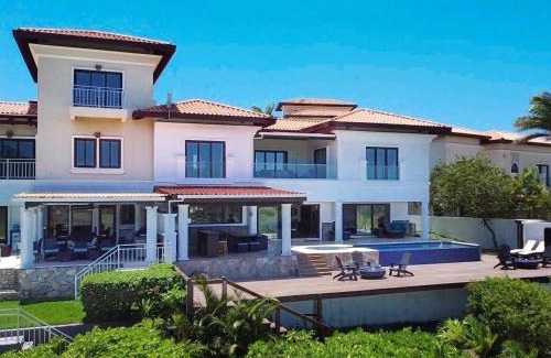 Pristine Bay House | Pristine Bay 1005- Villa Loce home