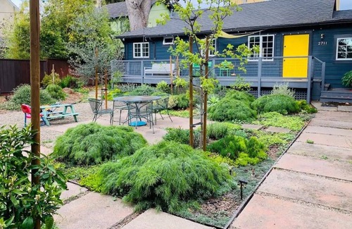 Elmwood House | Pristine, light-filled Scandinavian modern Berkeley cottage