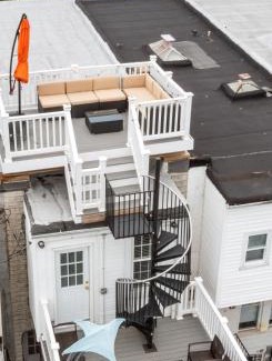 Downtown Baltimore Apartment | Pristine Townhouse With Rooftop Deck Near Canton!