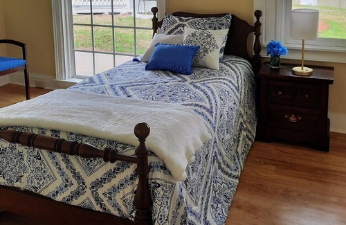 Calhoun Bed & Breakfast | Privacy Galore!12 bedrooms near creek and walking trail