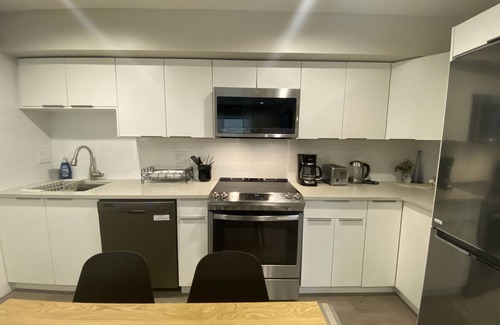 Lower Lonsdale House | Private 1 Bedroom Suite with Assigned Parking