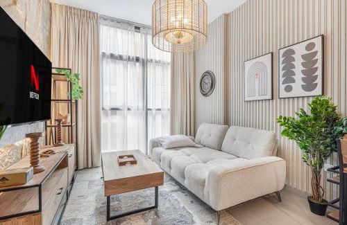 Sharjah Apartment | Private 1-Bedroom with living room apartment - Royal Suite