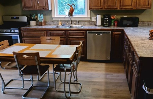 Owensboro Apartment | Private 2 bdrm apartment in the heart of the city. Pet friendly.