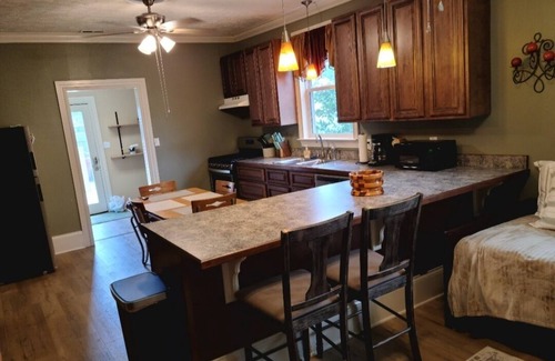 Owensboro Apartment | Private 2 bdrm apartment in the heart of the city. Pet friendly.