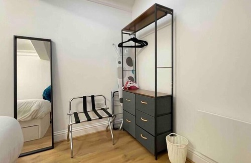 Potters Bar House | Private 2 Bed - 18 min to Central