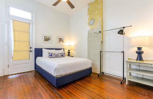 Freret Apartment | Private 2BR in Uptown by Hosteeva