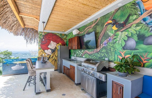 Jaco Villa | Private 4-bedroom Villa, Complimentary Chef, 24/7 Security