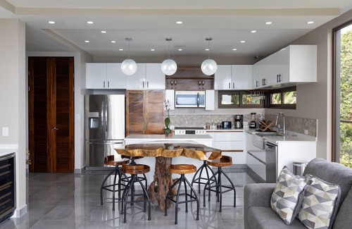 Jaco Villa | Private 4-bedroom Villa, Complimentary Chef, 24/7 Security