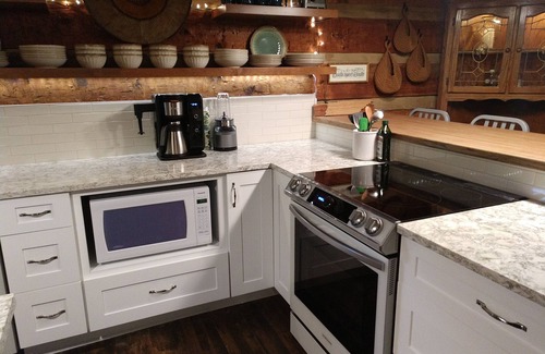 Kodak Cabin | Private and peaceful cabin in convenient location with seasonal outdoor pool