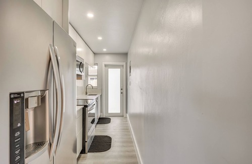 Wilton Manors Cottage | Private Backyard: Dog-friendly Wilton Manors Home!