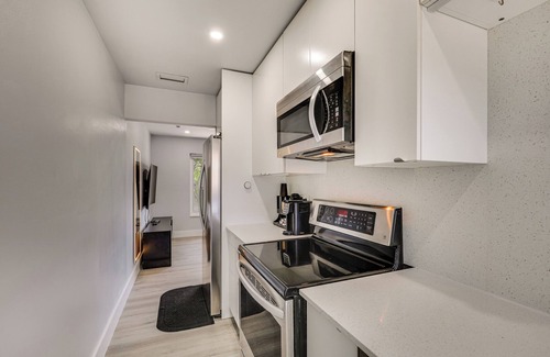 Wilton Manors Cottage | Private Backyard: Dog-friendly Wilton Manors Home!