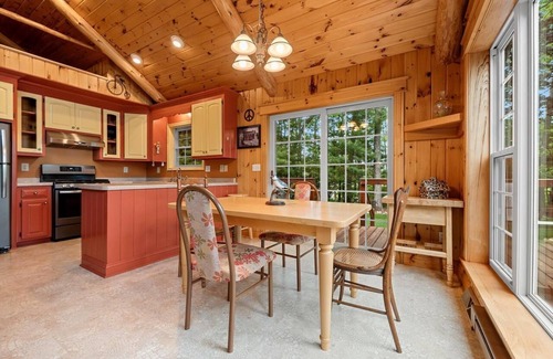 Beaver House | Private beach house in charming Pound on a clear, sandy full rec lake