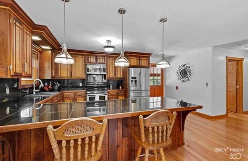 West Fork Cabin | Private Cabin 3 acres, Pool, Playground, Poker