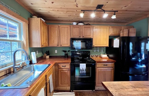 Dahlonega Cabin | Private Cabin by the Creek