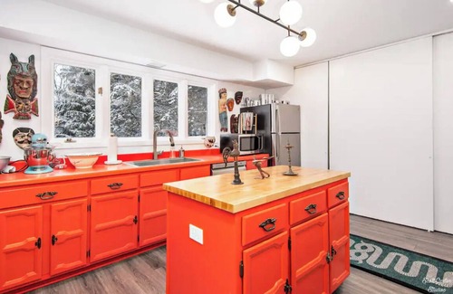 Solon Mills House | Private Cabin with Scenic Nature Views in Richmond