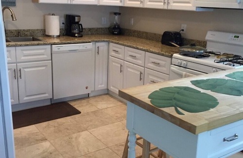 Clearwater Beach House | PRIVATE COTTAGE OCEAN VIEW 44 PACES TO BEACH, CLOSE TO RESTAURANTS AND SHOPS